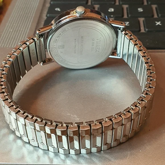 10/$20 Timex Indiglo Silver/White Stainless Steel Easy Reader Men's Watch - Picture 3 of 4